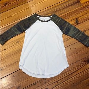 Z supply crewneck shirt with quarter sleeves